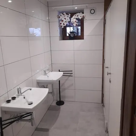 Schronisko Gosciniec Rownica * Ustroń