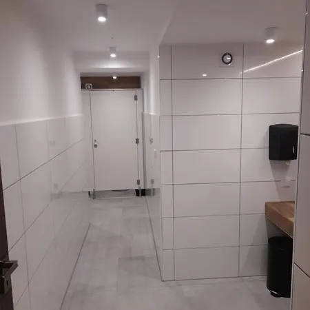 Schronisko Gosciniec Rownica Gæstehus *