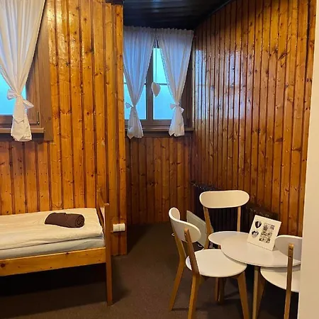 Schronisko Gosciniec Rownica *