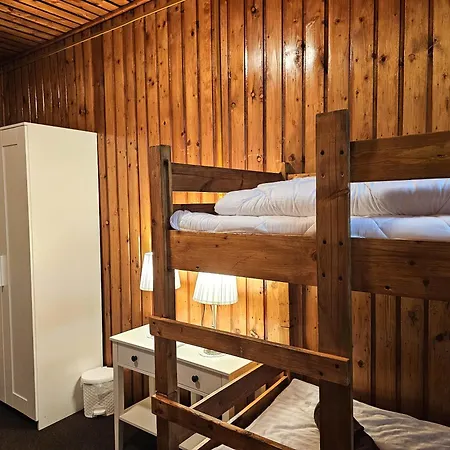 Schronisko Gosciniec Rownica *