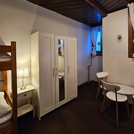 Schronisko Gosciniec Rownica Guest house *