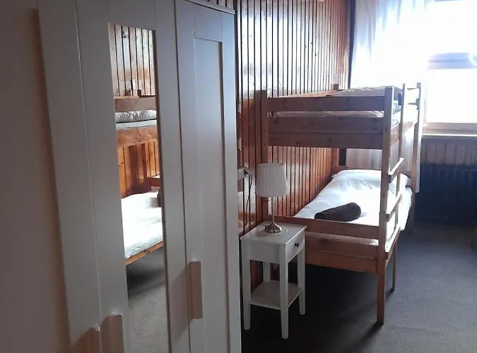 Schronisko Gosciniec Rownica בית הארחה אוסטראון