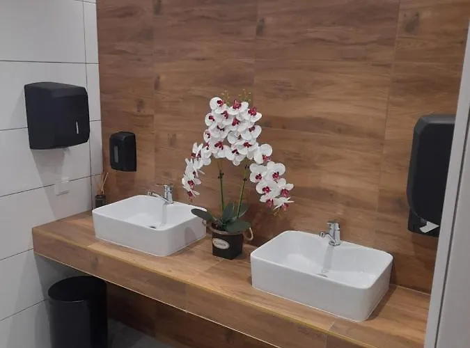 Schronisko Gosciniec Rownica בית הארחה *