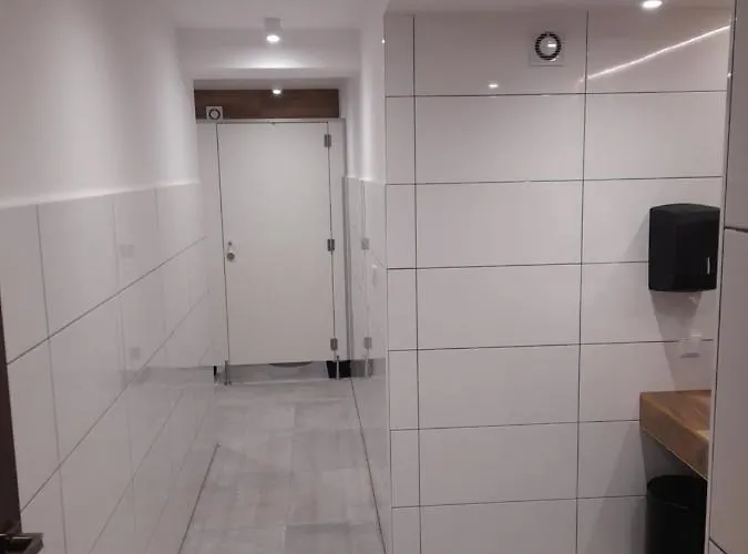 Schronisko Gosciniec Rownica Konukevi *