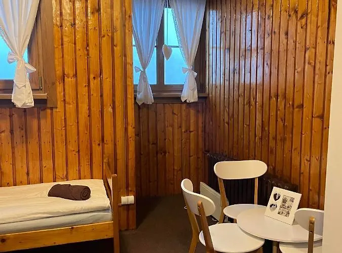 Schronisko Gosciniec Rownica *