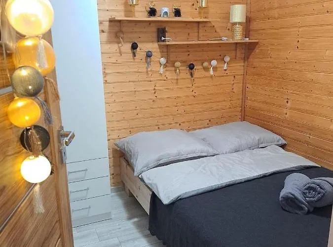 Schronisko Gosciniec Rownica *