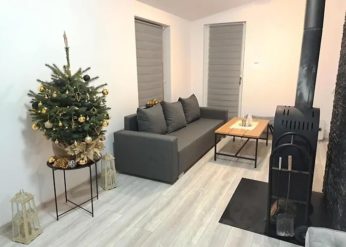 Schronisko Gosciniec Rownica * אוסטראון