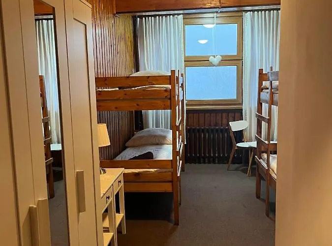 בית הארחה Schronisko Gosciniec Rownica אוסטראון