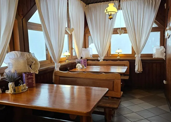 Schronisko Gosciniec Rownica בית הארחה *