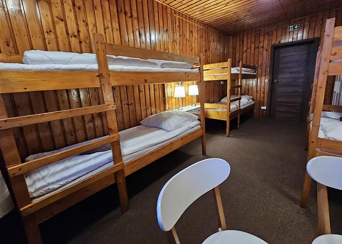 בית הארחה Schronisko Gosciniec Rownica אוסטראון