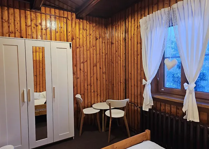 Schronisko Gosciniec Rownica *