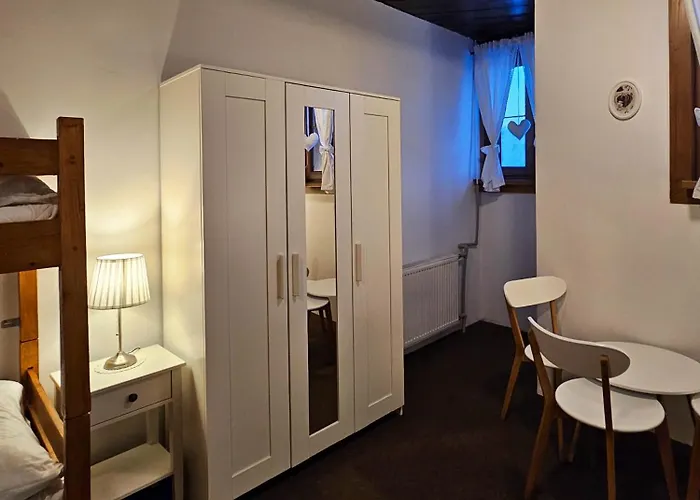 Schronisko Gosciniec Rownica Konukevi *